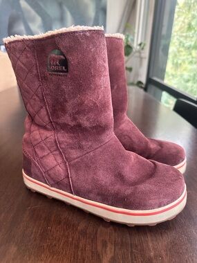 Sorel Waterproof Suede Shearling Lined Pull On Boots Wine Burgundy 8.5